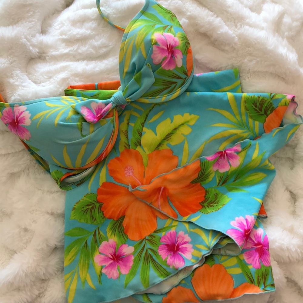 Women’s floral bathing suit bikini top and wrap